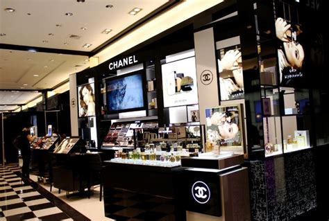 bloomingdales new york chanel boutique|stores that carry Chanel.